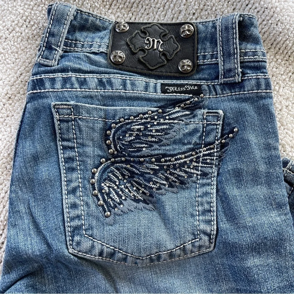 Miss Me Capri Jeans with embellished Wings Size 31 - Picture 2 of 11